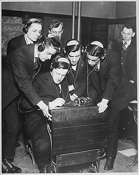 Expérience de radio en 1918 à l'Université de New York (Media & Text)